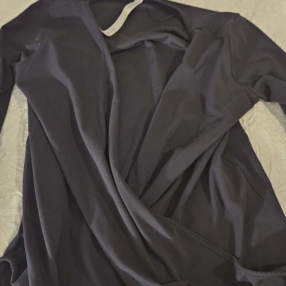 Lululemon  It's a wrap long sleeve Size 6 Black